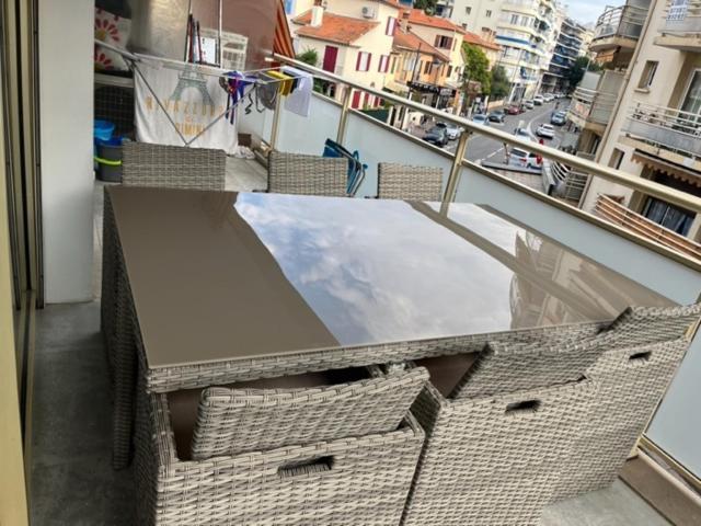 Emplacement De Premier Ordre En Bas Des Plages Et Des Commerces Juan-les-Pins Exterior foto
