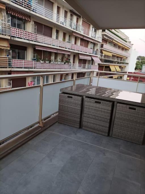 Emplacement De Premier Ordre En Bas Des Plages Et Des Commerces Juan-les-Pins Exterior foto